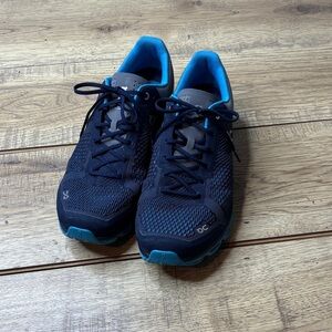 Men’s On Clouds Cloudsurfer Running Shoes in Midnight/Malibu Colorway Size 10